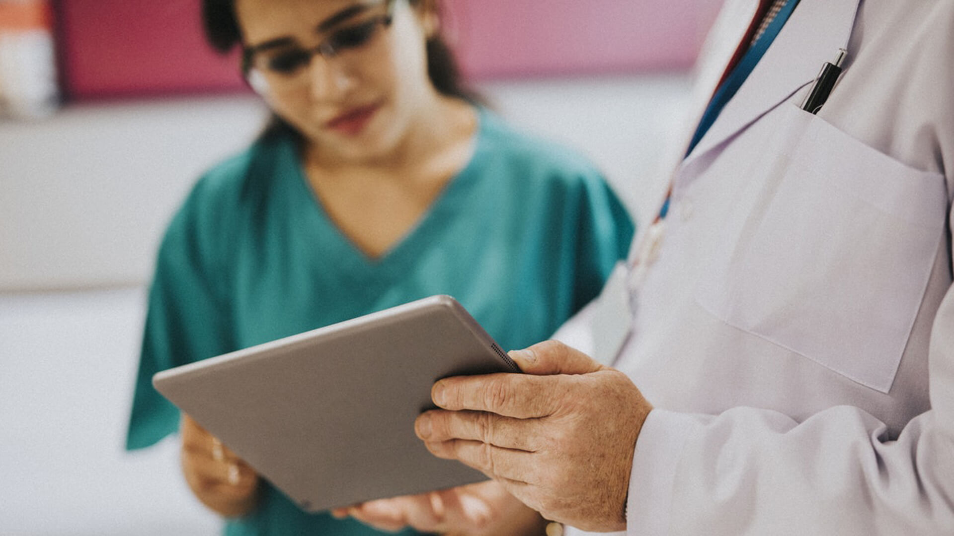 <span id="hs_cos_wrapper_name" class="hs_cos_wrapper hs_cos_wrapper_meta_field hs_cos_wrapper_type_text" style="" data-hs-cos-general-type="meta_field" data-hs-cos-type="text" >Mer än säkra videomöten</span>