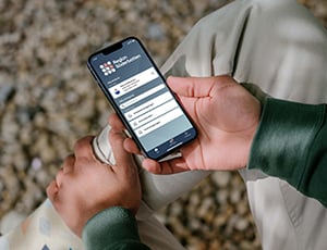 SE-phone-in-hand-Region-Söderbotten