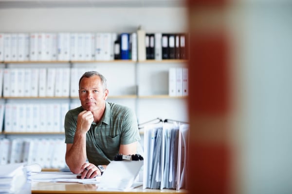 Man på kontor