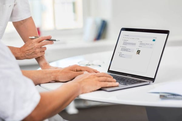 Laptop med medicinsk info på