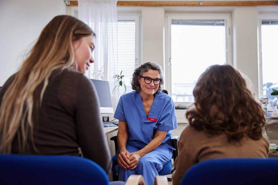 <span id="hs_cos_wrapper_name" class="hs_cos_wrapper hs_cos_wrapper_meta_field hs_cos_wrapper_type_text" style="" data-hs-cos-general-type="meta_field" data-hs-cos-type="text" >Från telefonkaos till arbetsro i primärvården</span>